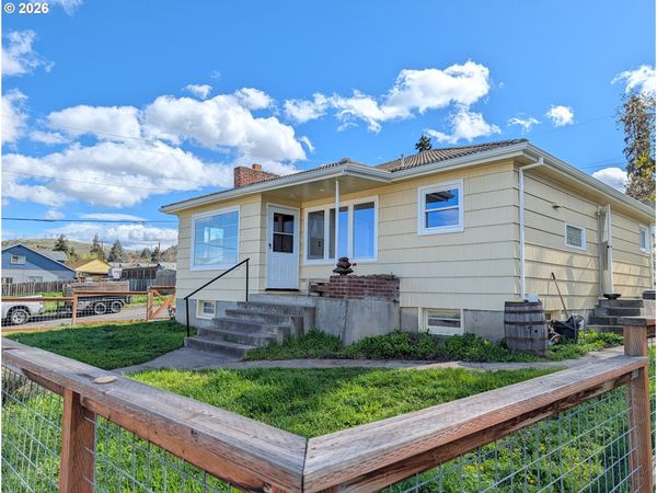 520 E 12TH ST, The Dalles, OR 97058
