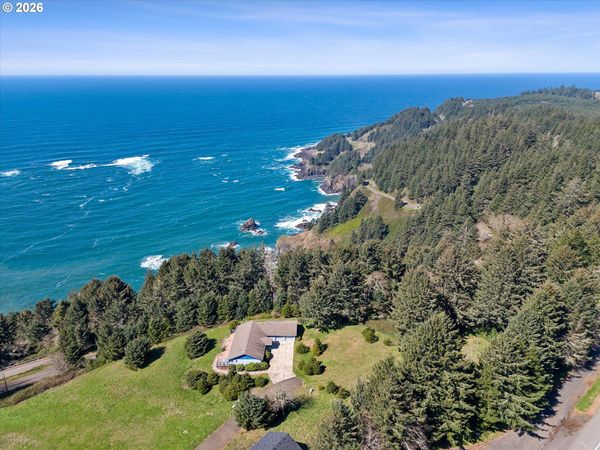 90 Cape Foulweather LN, Otter Rock, OR 97369