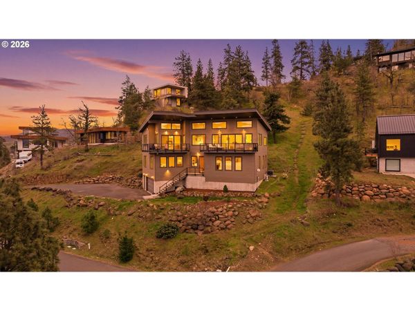 400 MAYA WAY, Mosier, OR 97040