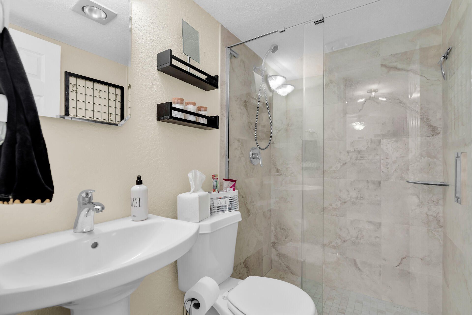 389 N Anglers Drive, Unit APT 107, Marathon, FL 33050 Photo