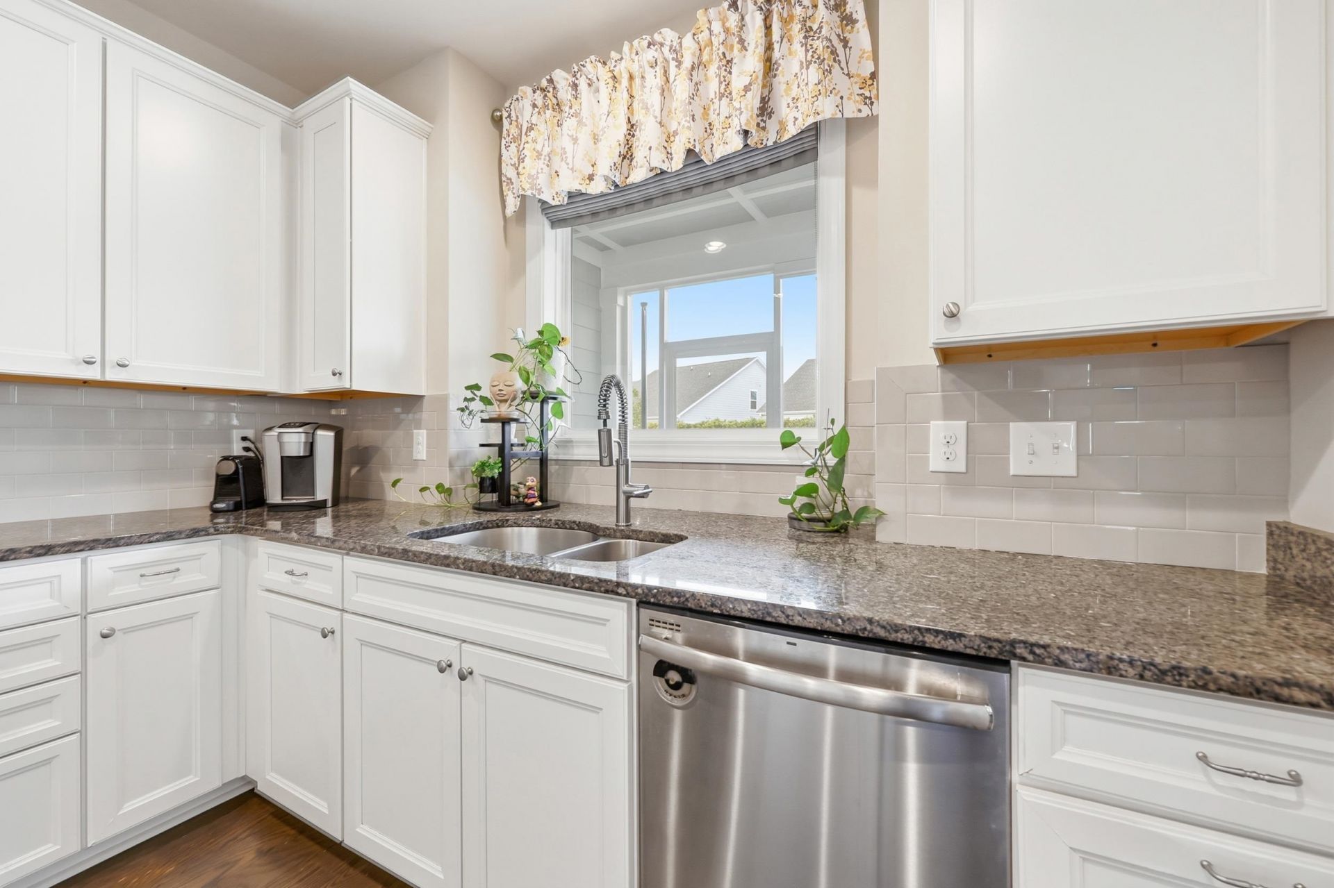 1744 Suncrest Dr. Photo 17