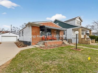 18676 Syracuse Street , Detroit, MI 48234