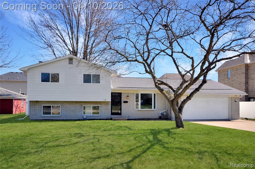 45064 Hecker Drive, Utica, MI 48317 Main Photo