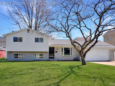 45064 Hecker Drive, Utica, MI 48317