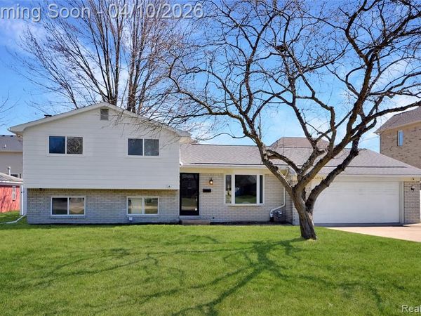 45064 Hecker Drive, Utica, MI 48317