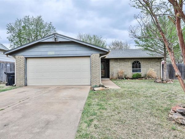 712 Wilkinson Drive, Moore, OK 73160