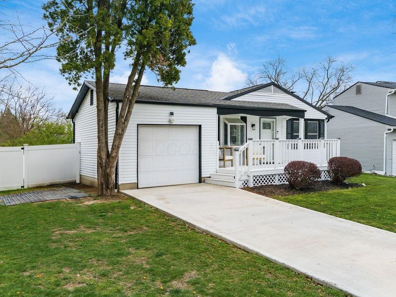 2562 Red Rock Boulevard, Grove City, OH 43123 Photo 3