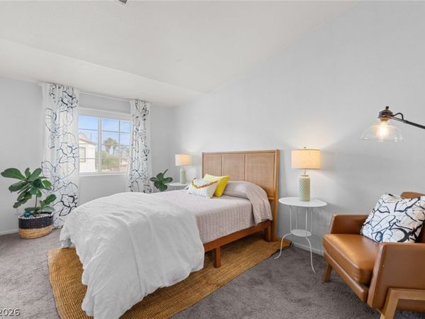 5330 E Charleston Boulevard, Unit 35, Las Vegas, NV 89142