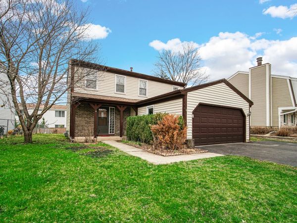 593 Iroquois Trail , Carol Stream, IL 60188