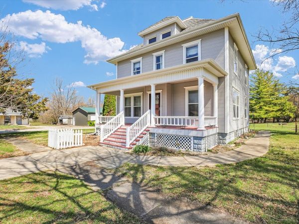 430 N Indiana Avenue , Deland, IL 61839