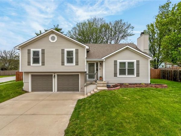 1600 NE Whitestone Drive, Lee's Summit, MO 64086