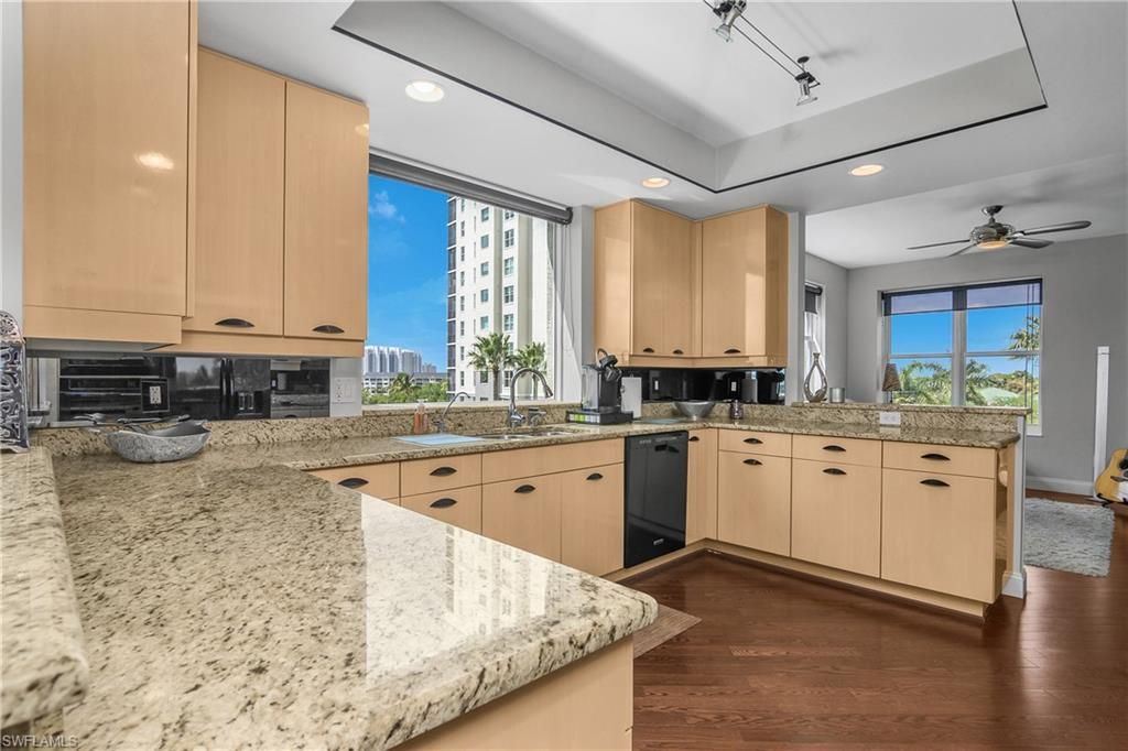 425 Cove Tower Dr, Unit 504, Naples, FL 34110 Photo