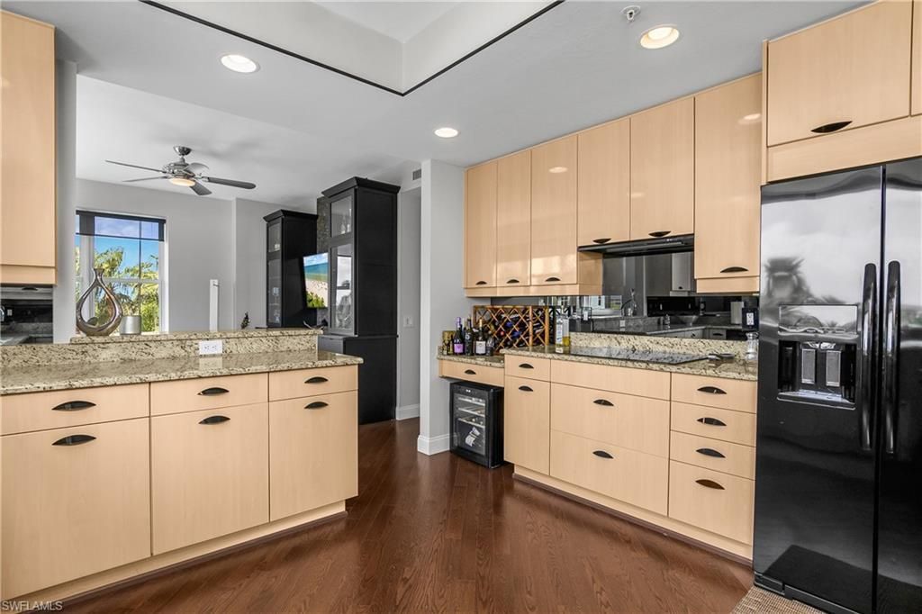 425 Cove Tower Dr, Unit 504, Naples, FL 34110 Photo