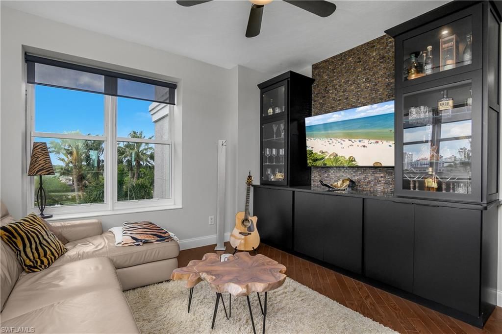 425 Cove Tower Dr, Unit 504, Naples, FL 34110 Photo