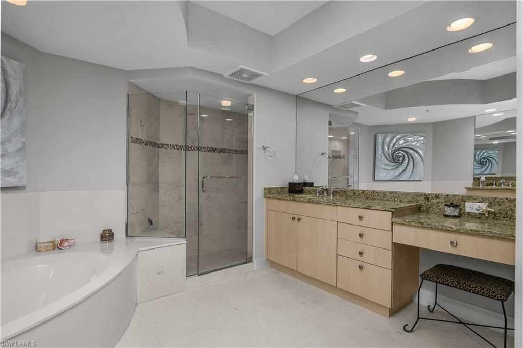 425 Cove Tower Dr, Unit 504, Naples, FL 34110 Photo