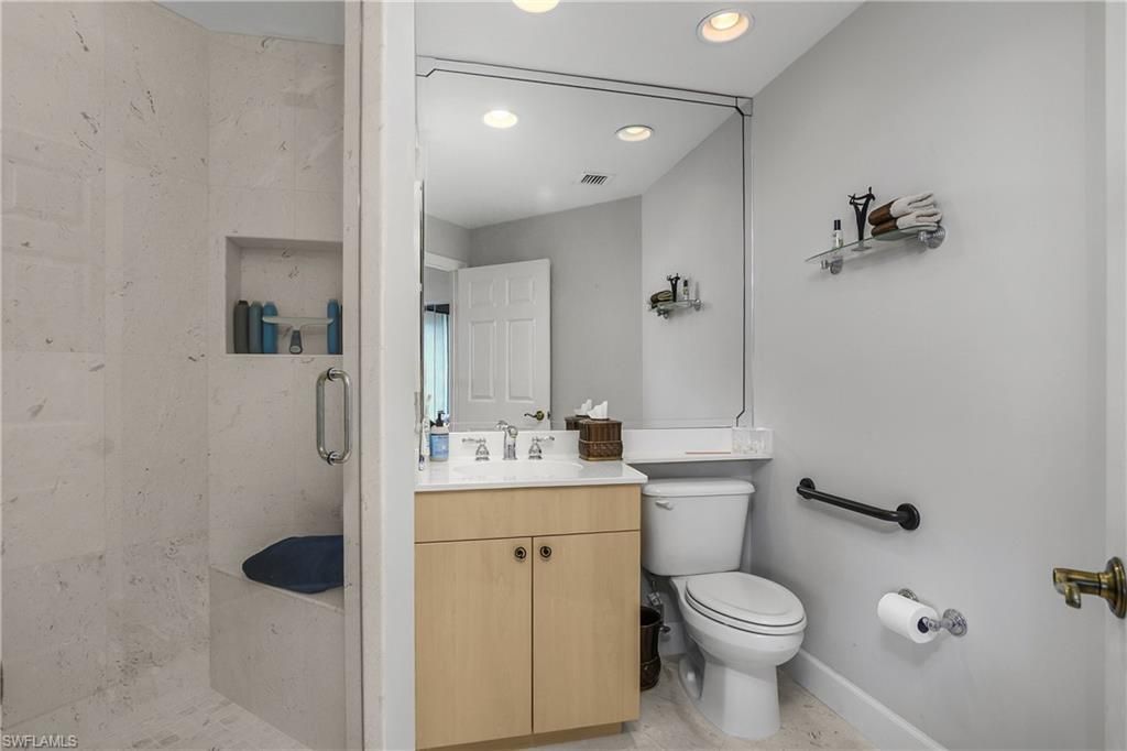 425 Cove Tower Dr, Unit 504, Naples, FL 34110 Photo