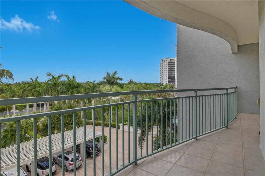 425 Cove Tower Dr, Unit 504, Naples, FL 34110 Photo