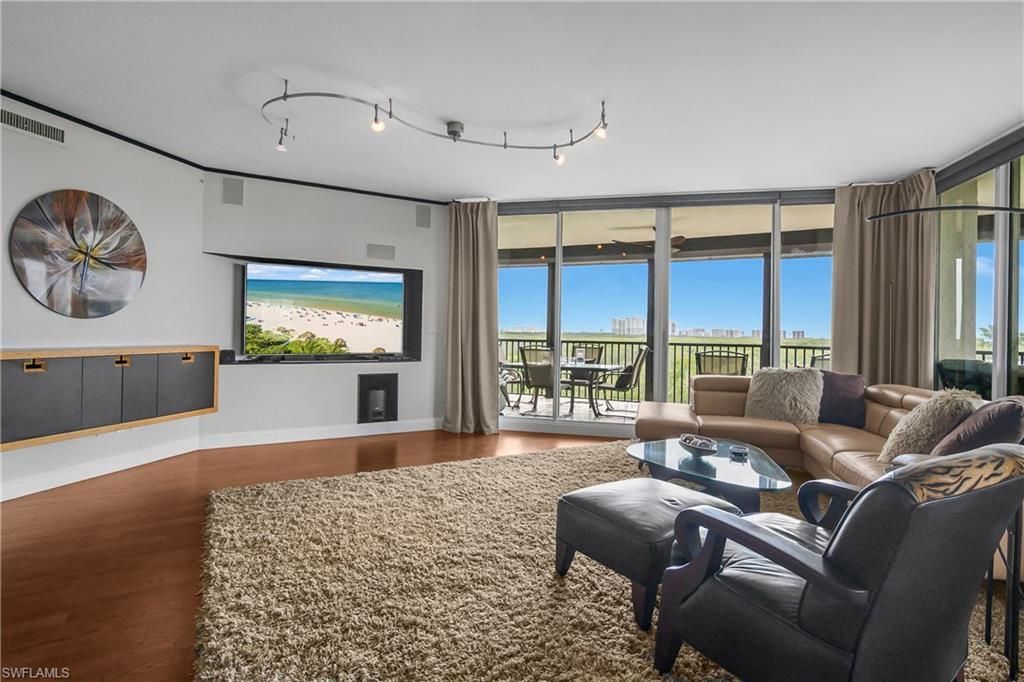 425 Cove Tower Dr, Unit 504, Naples, FL 34110 Photo