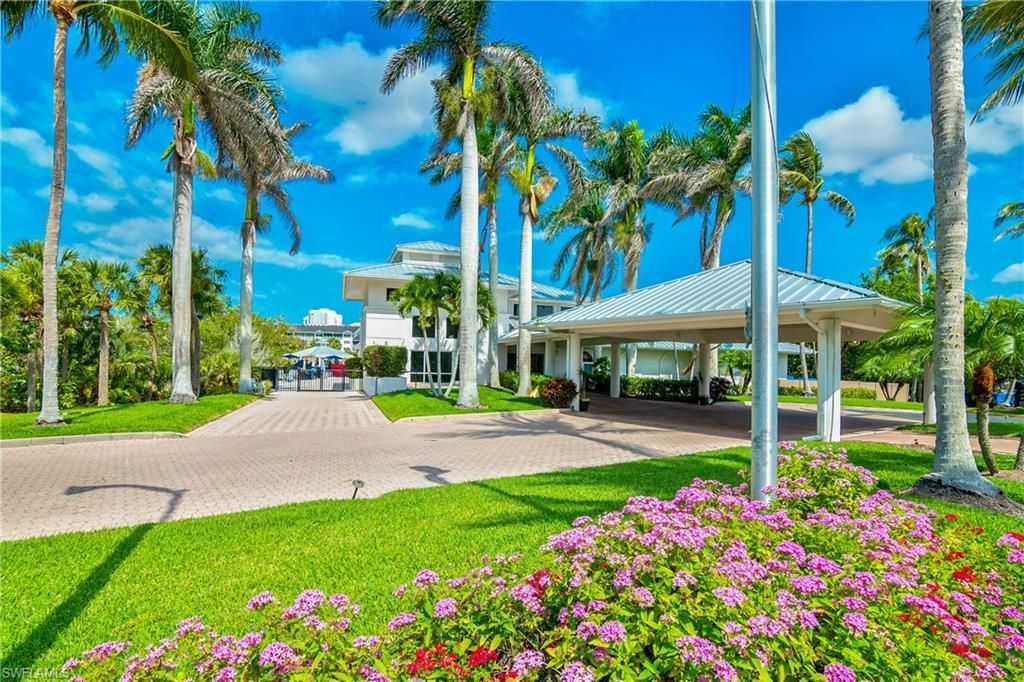 425 Cove Tower Dr, Unit 504, Naples, FL 34110 Photo