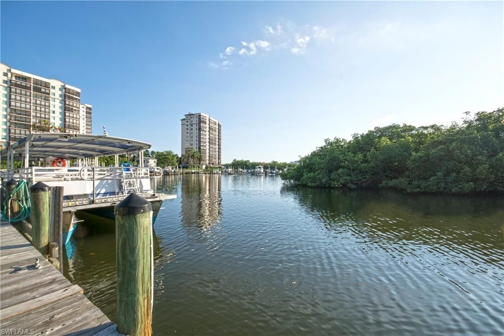 425 Cove Tower Dr, Unit 504, Naples, FL 34110 Photo