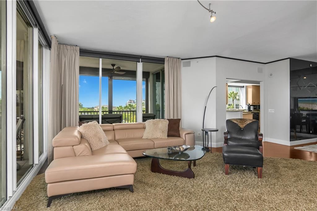 425 Cove Tower Dr, Unit 504, Naples, FL 34110 Photo