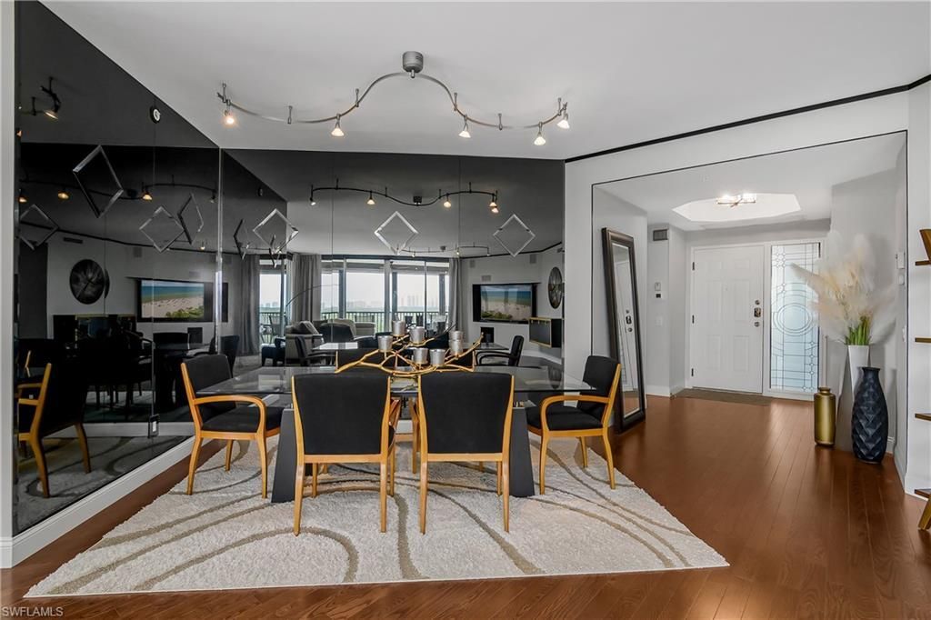 425 Cove Tower Dr, Unit 504, Naples, FL 34110 Photo