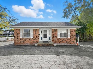 944 S Main Street , Plymouth, MI 48170