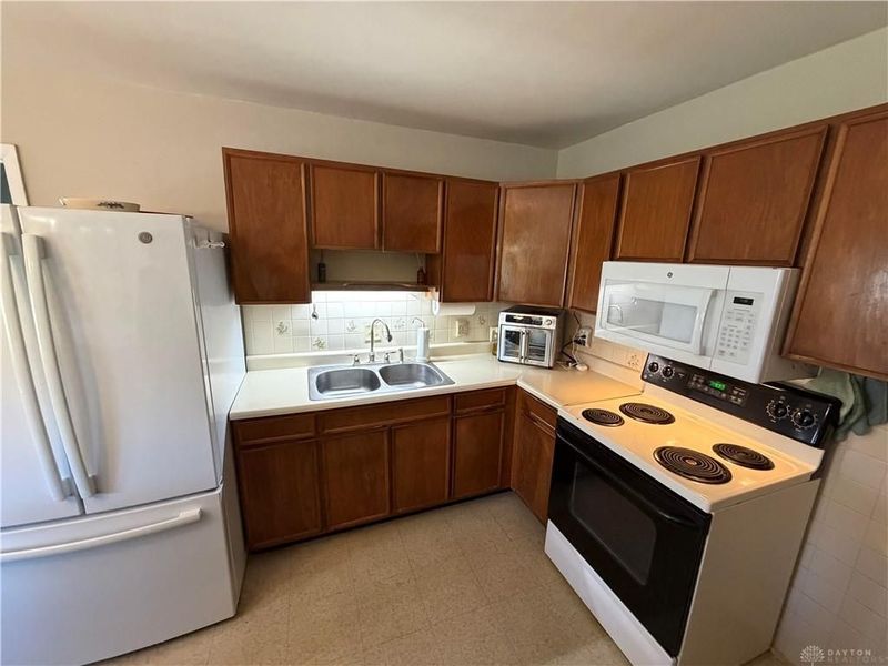 5723 Lily Lane, Harrison Township, OH 45414 Photo 9