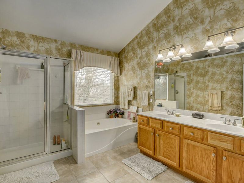1816 Knollmont Drive, Florence, KY 41042 Photo 13