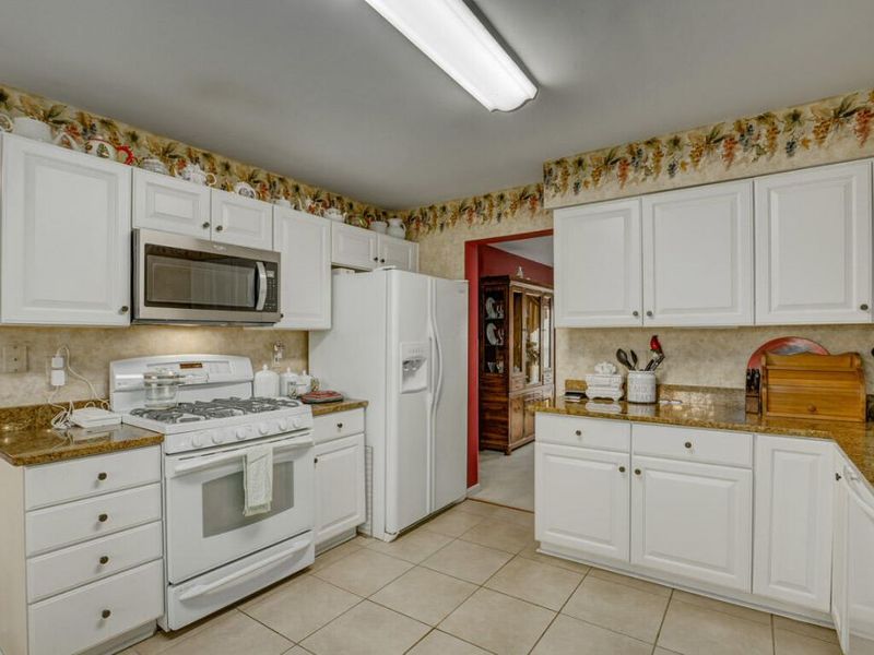 1816 Knollmont Drive, Florence, KY 41042 Photo 6