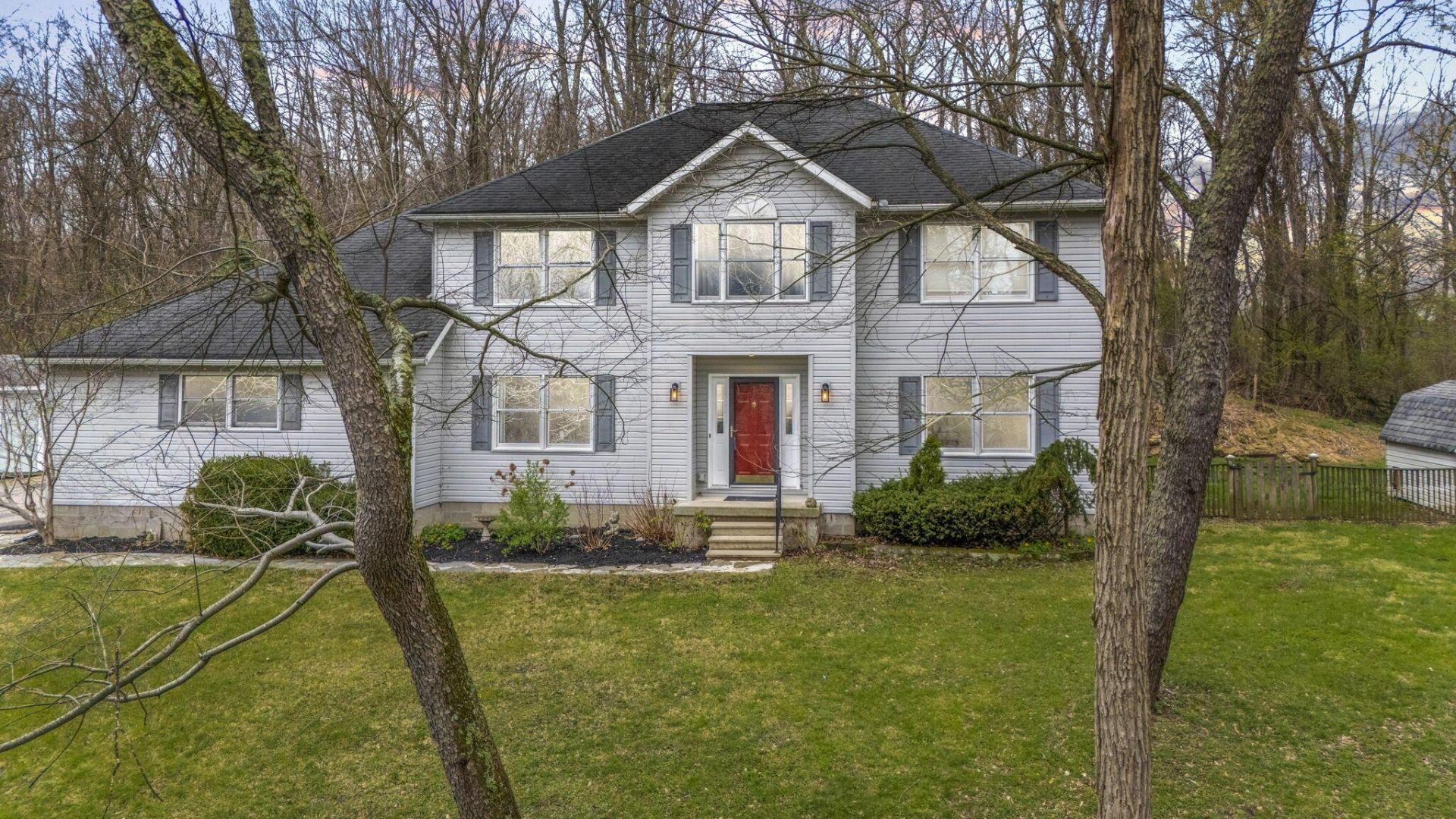 5432 Brownsville Road Se, Newark, OH 43055 Main Photo