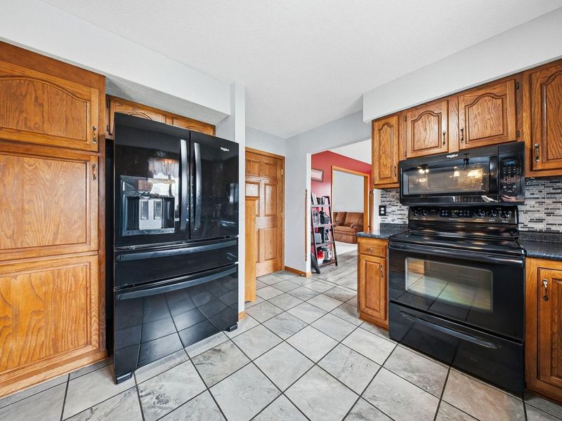 985 Chaumont Drive, Marion, OH 43302 Photo 18