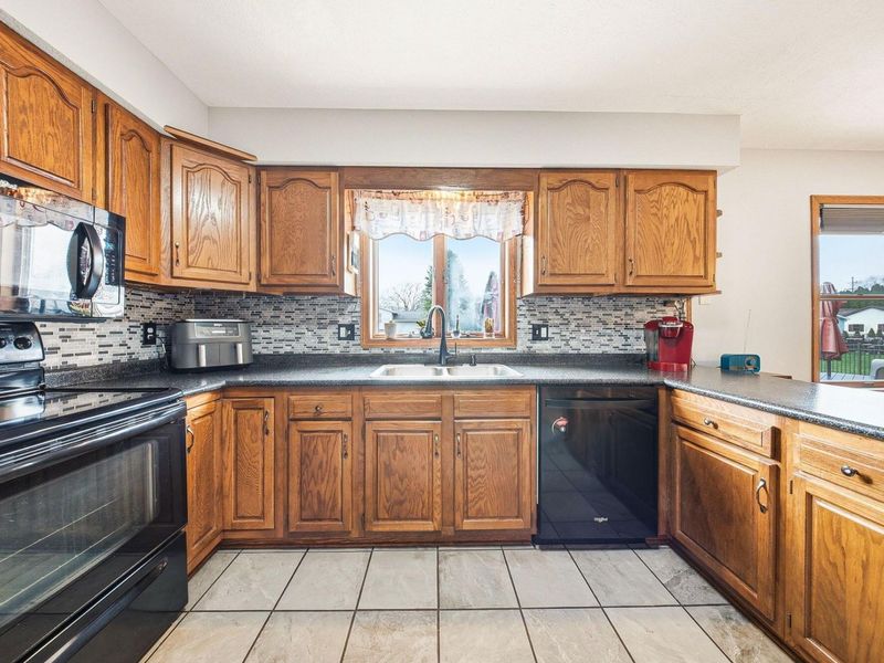 985 Chaumont Drive, Marion, OH 43302 Photo 20