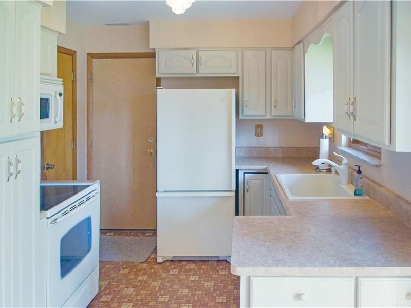 2731 Bahns Drive, Beavercreek, OH 45434 Photo 4