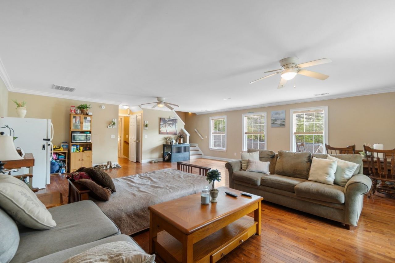 146 University Dr. Photo 11