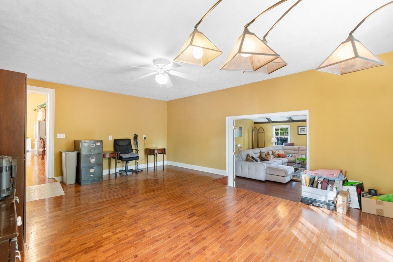 146 University Dr. Photo 16