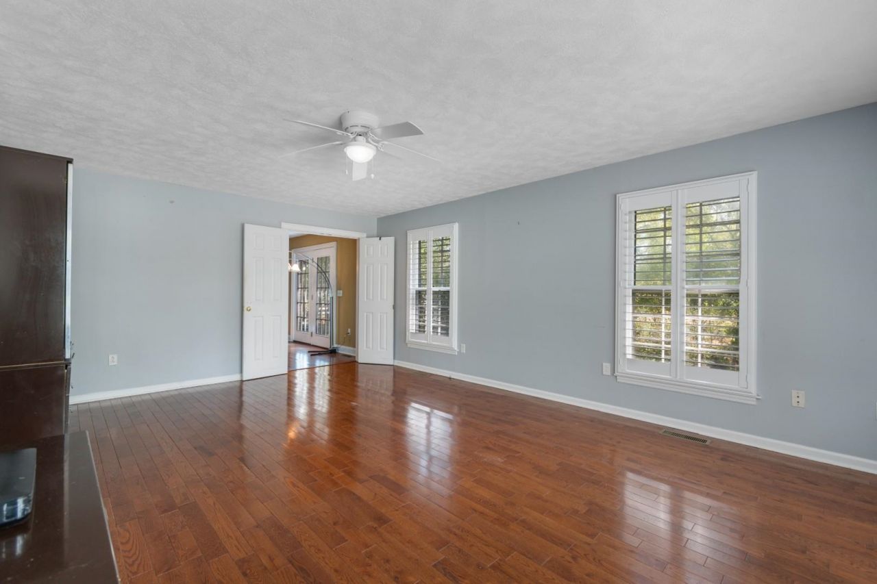 146 University Dr. Photo 18