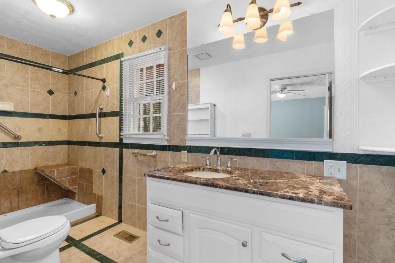 146 University Dr. Photo 19