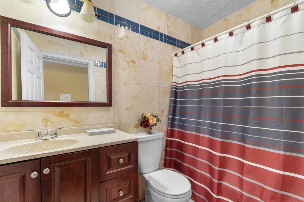 146 University Dr. Photo 25