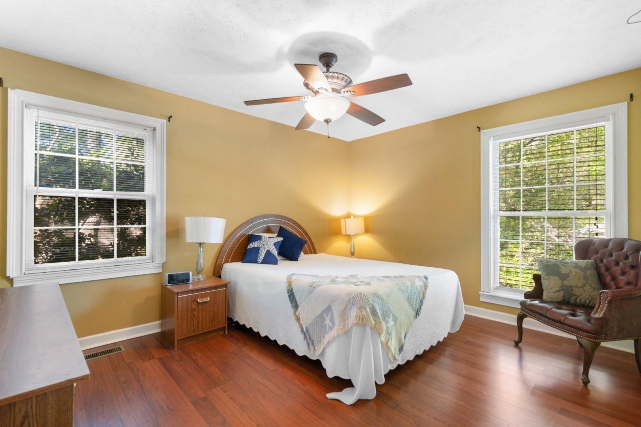 146 University Dr. Photo 29