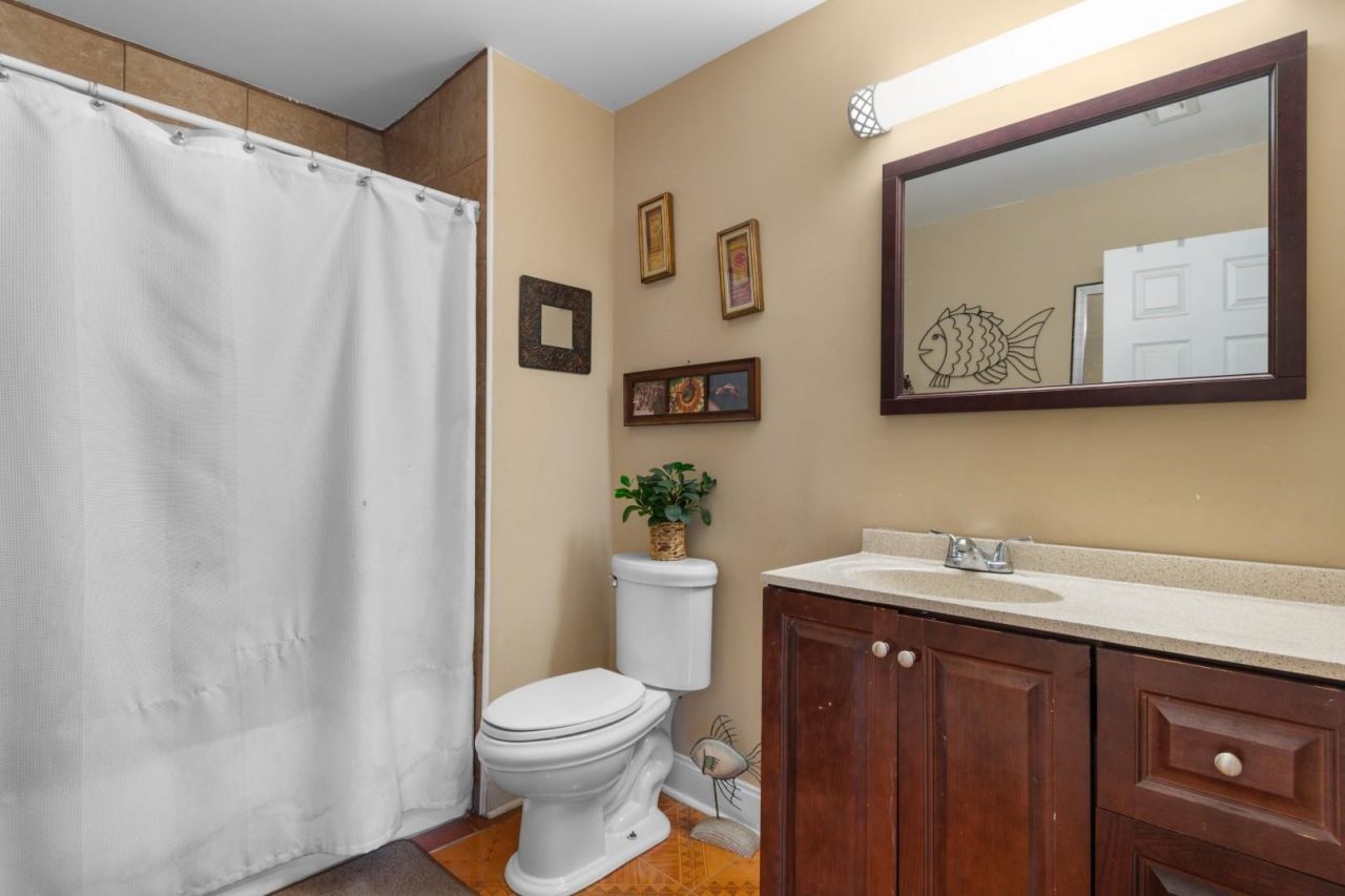 146 University Dr. Photo 30