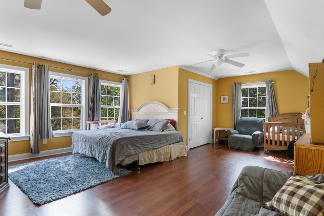 146 University Dr. Photo 33