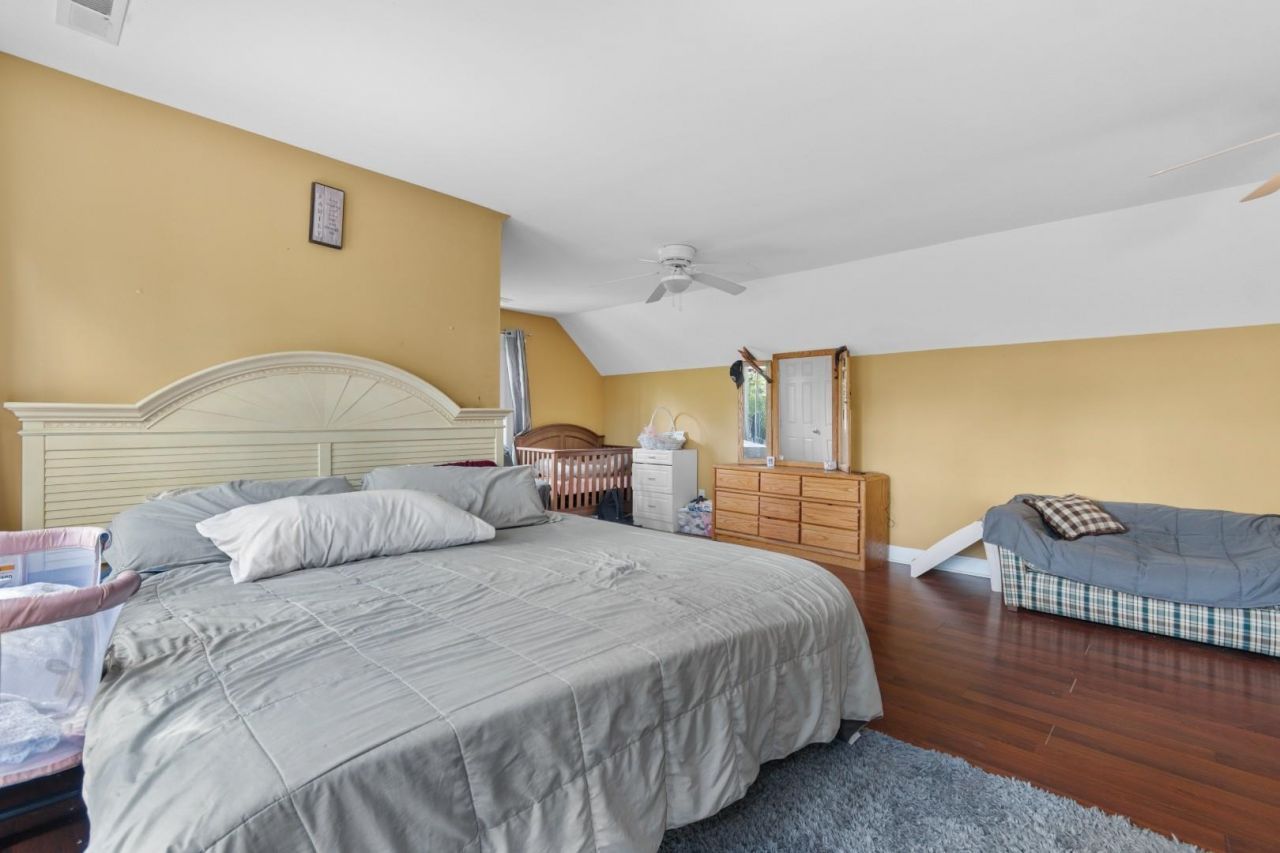 146 University Dr. Photo 34