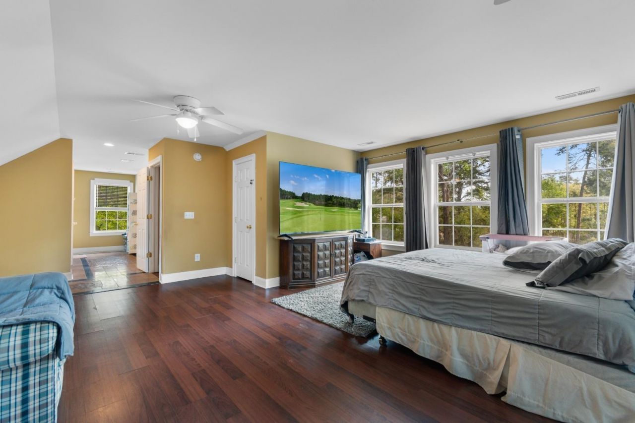 146 University Dr. Photo 35