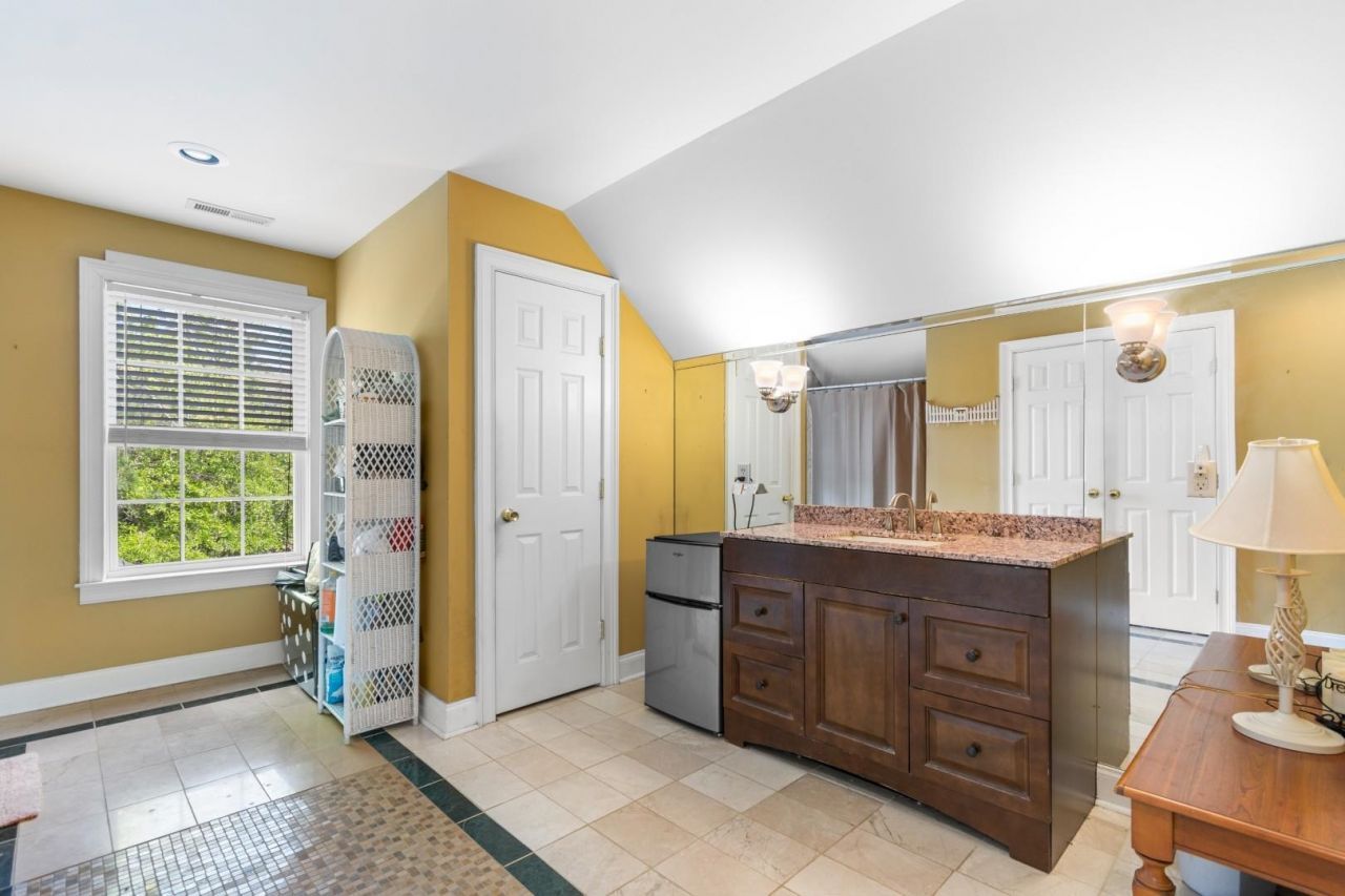 146 University Dr. Photo 36