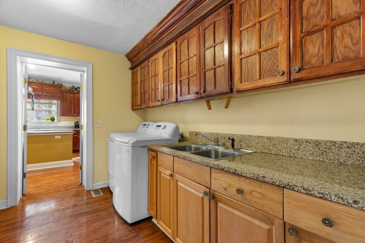 146 University Dr. Photo 38