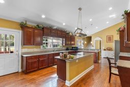 146 University Dr. photo 4