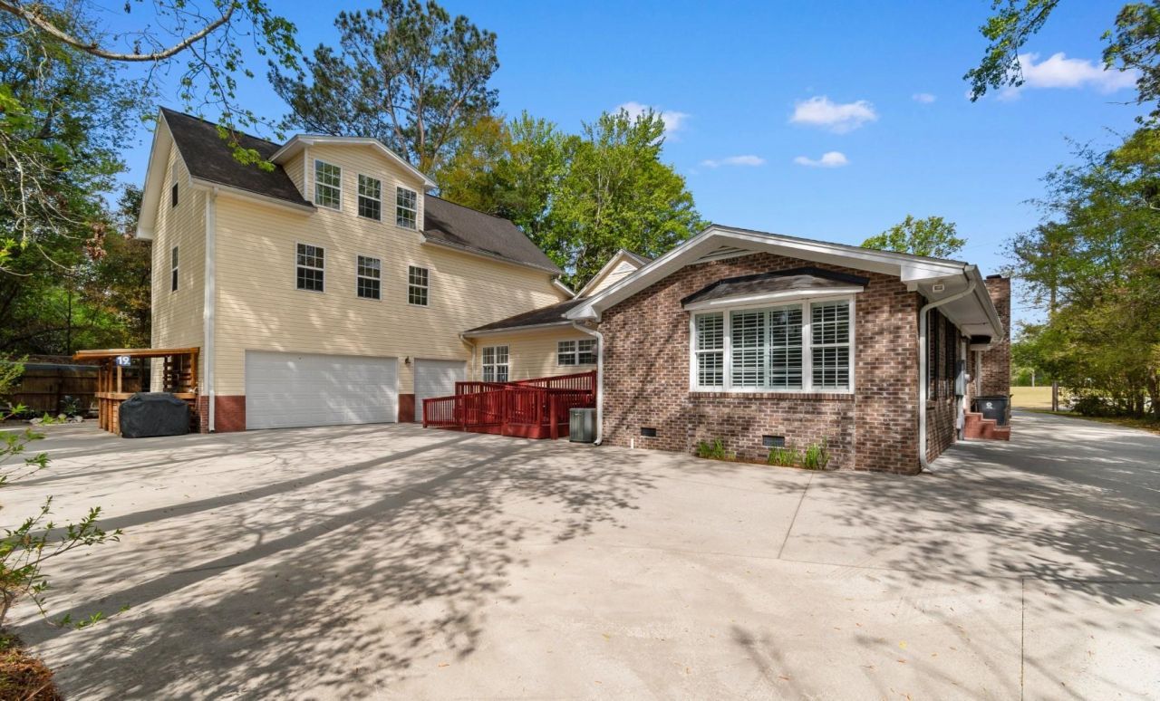 146 University Dr. Photo 41