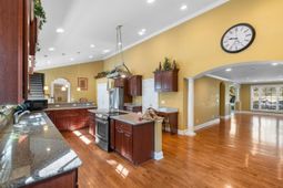 146 University Dr. photo 4