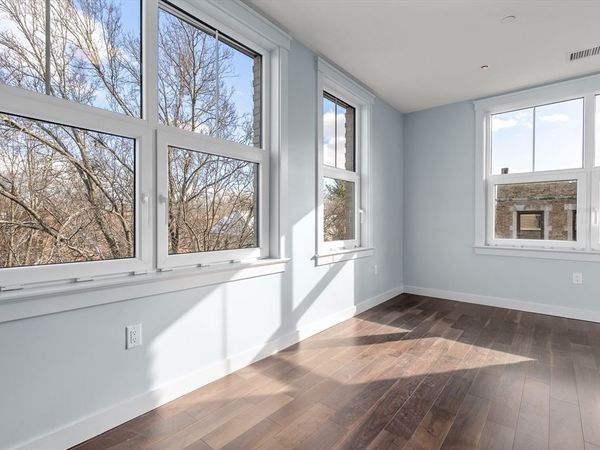 136 Babcock St, Unit 402, Brookline, MA 02446